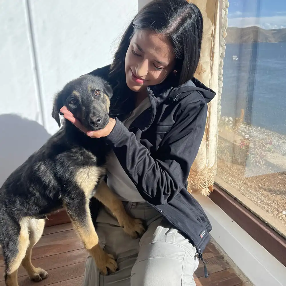 Jimena-Calvimontes-educadora-canina-selva